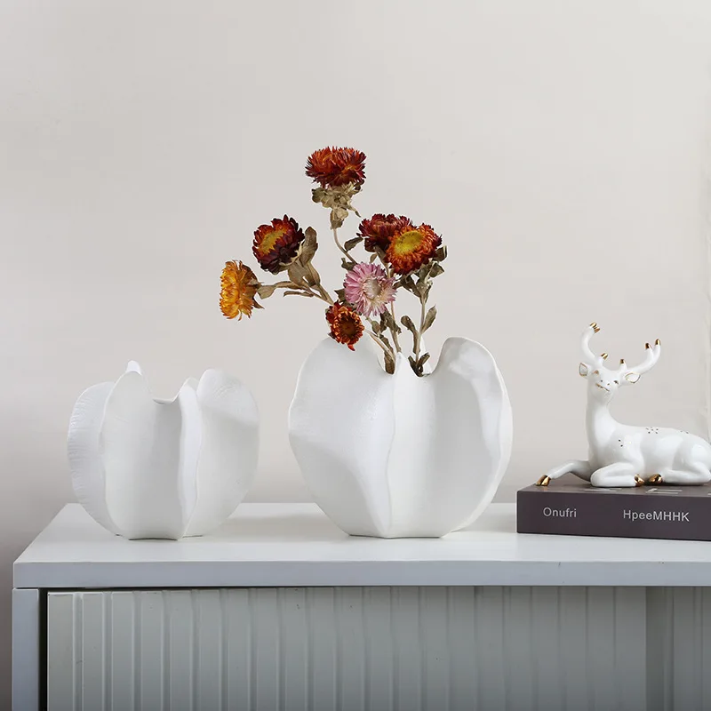Ceramic Vase, Irregular Carambola Flower Arrangement, Coral Wave Pattern Petal Shaped Vase