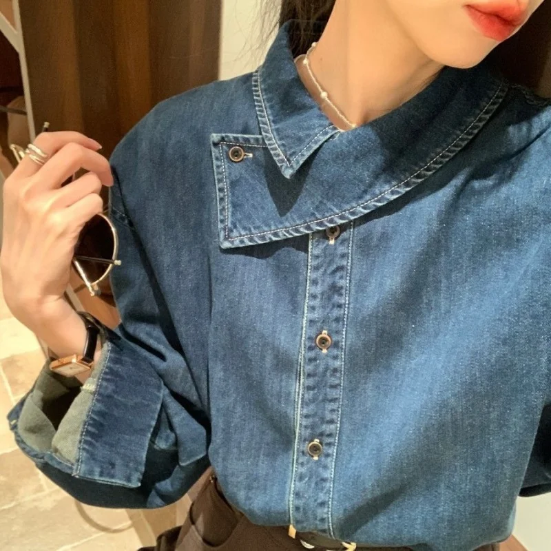 

Корейская синяя джинсовая рубашка с перекрестным воротником для женщин 2025, новый стиль, свободный длинный рукав и стильный топ для слоя внутри