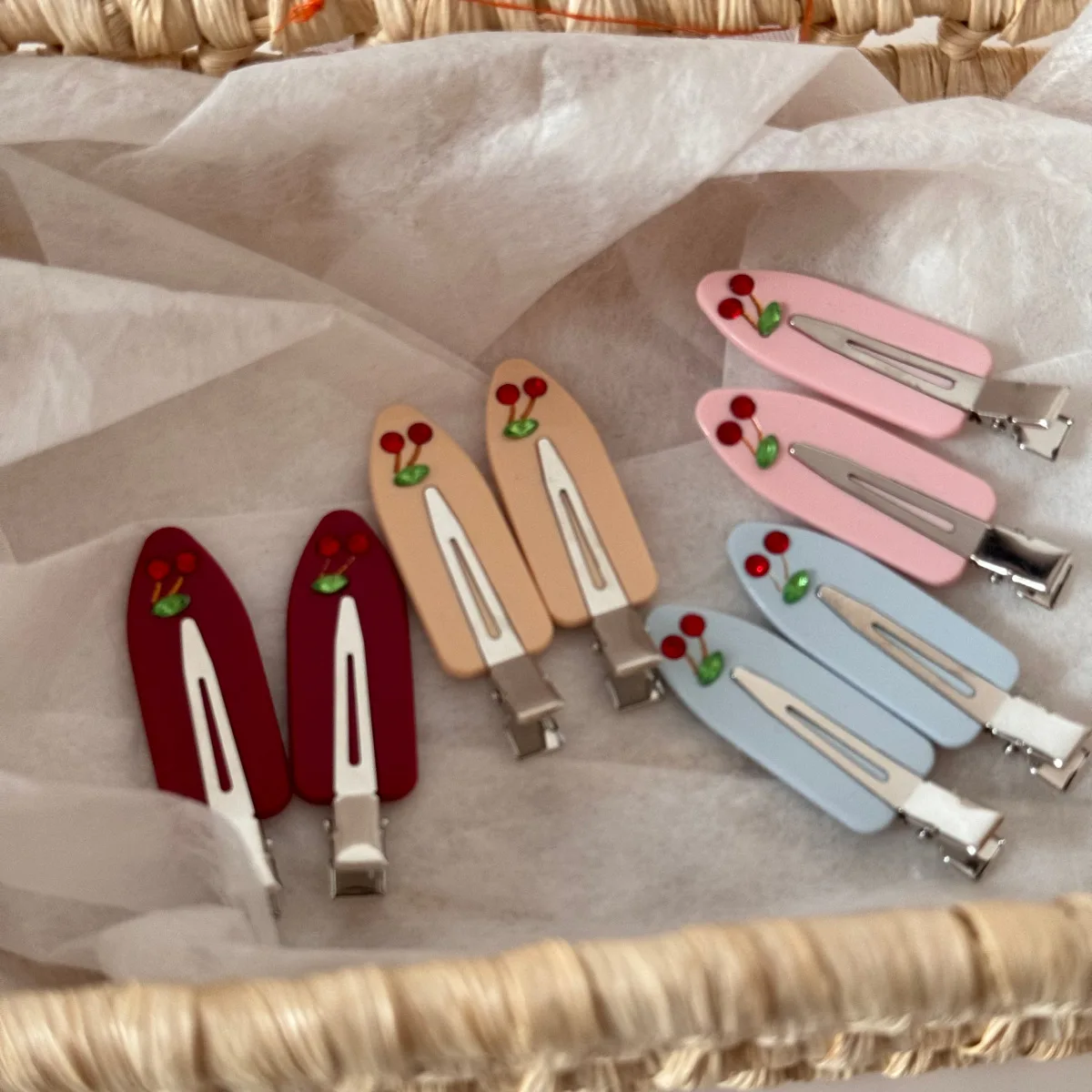 

Red acetate cherry rhinestone markless clip niche versatile girl side hairpin French retro duckbill chuck headdress