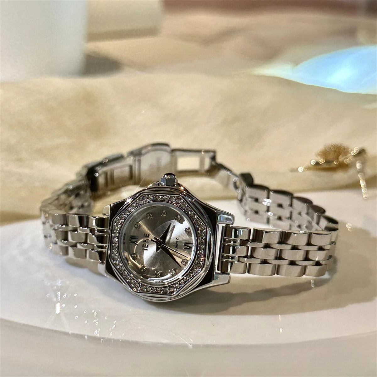 IEKE Square and Round Steel Strap Small Gold Watch Temperament Women\'s Watch Model Set with Diamonds Luxury Wrist Watch