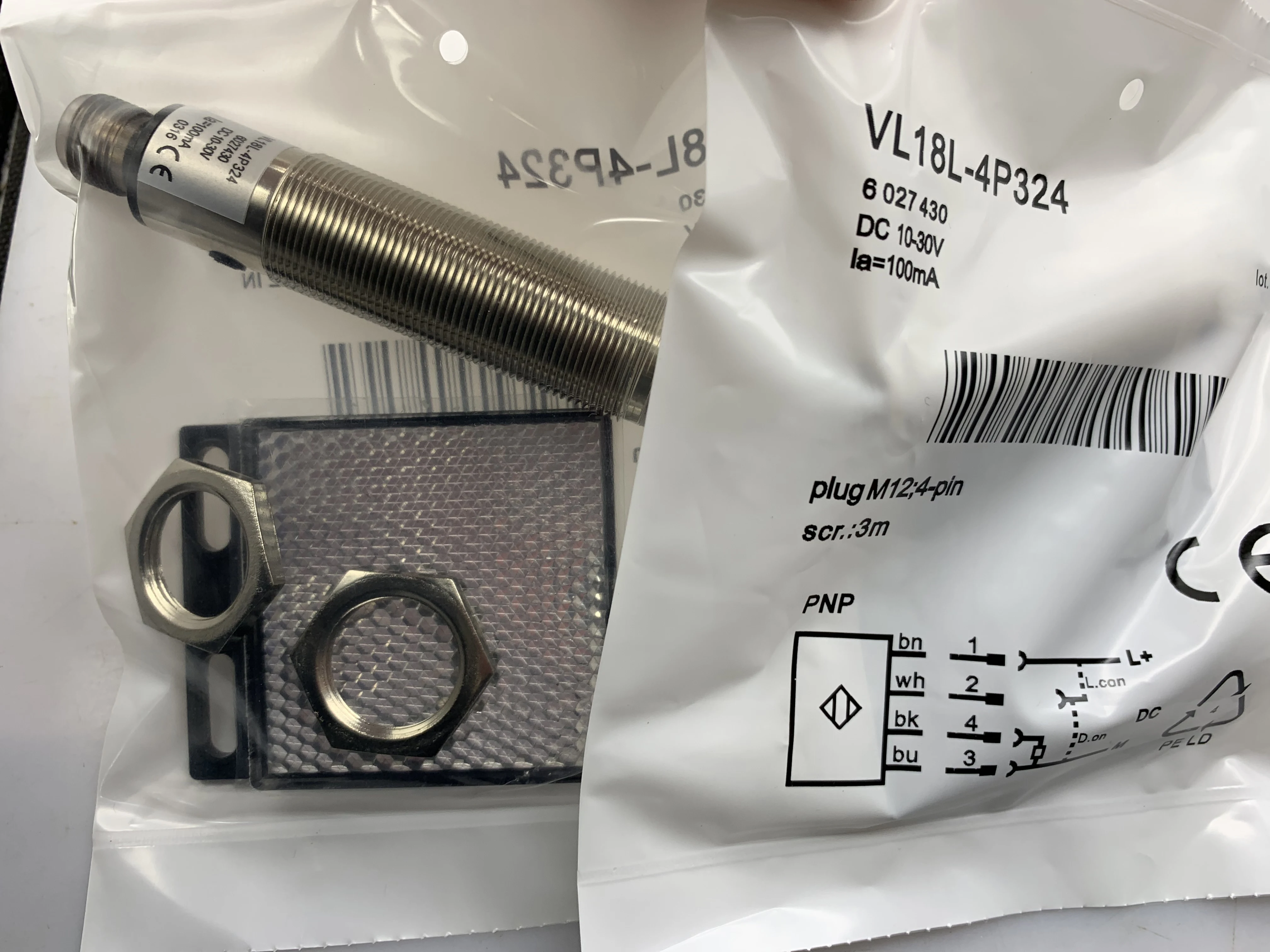 

Brand New VL18-4P3640 VL18-4N3640 Photoelectric switch Available in stock