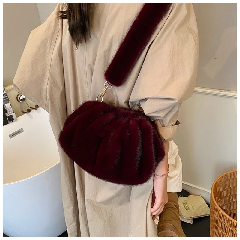 

New Pleated Cloud Bag High-End Shoulder and Crossbody Bag for Women, Fashionable and Versatile Plush Bag