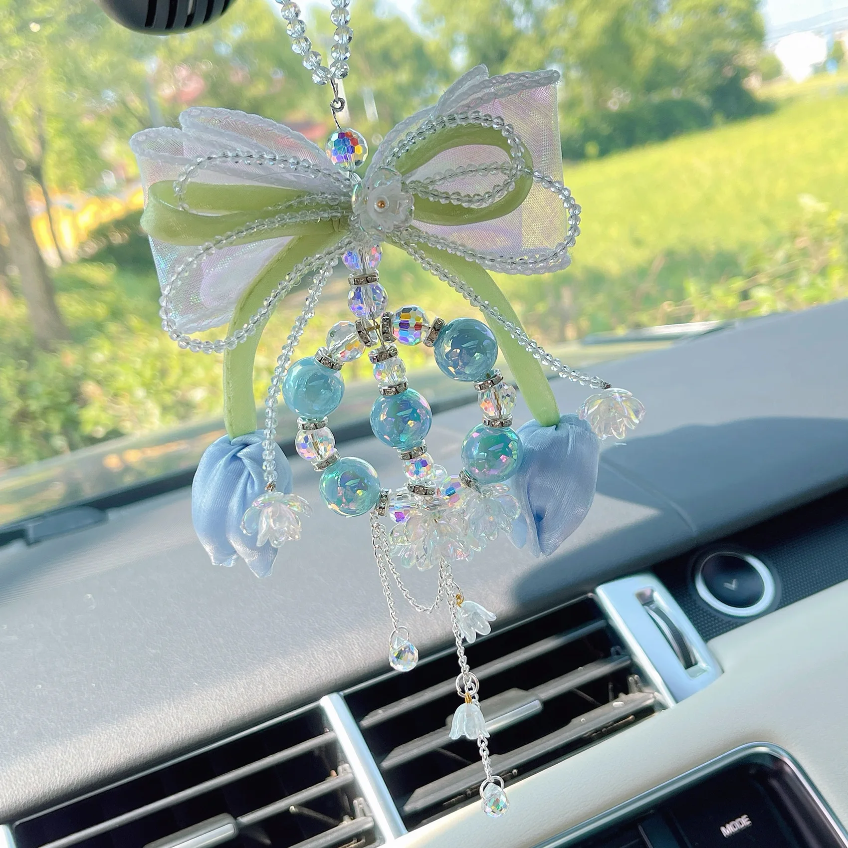 Small Fresh Style Tulip Bow Decor Car Pendant Luxury Creative Crystal Bead Bluebells Chain Rear-View Mirror Decoration For Women