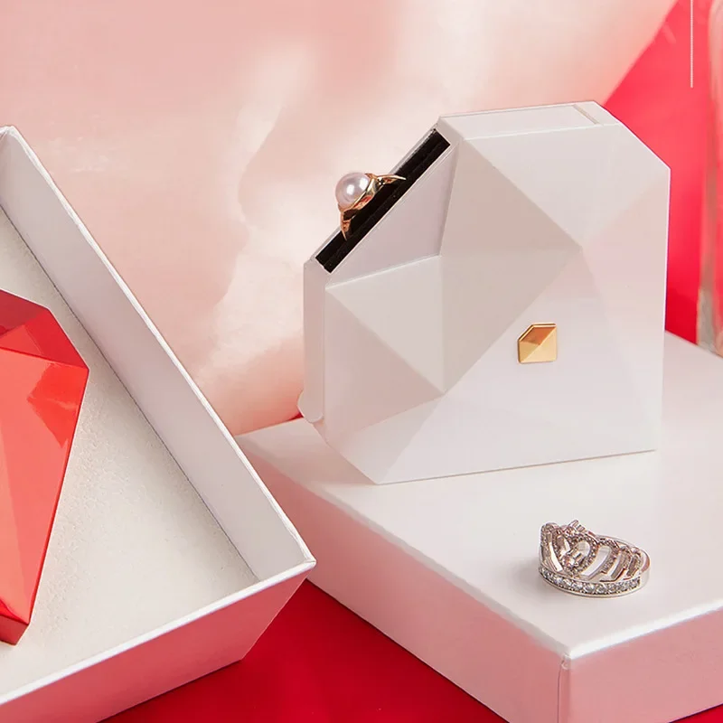 

Automatically open the marriage proposal diamond ring packaging box, heart ring box, Valentine's Day gift.