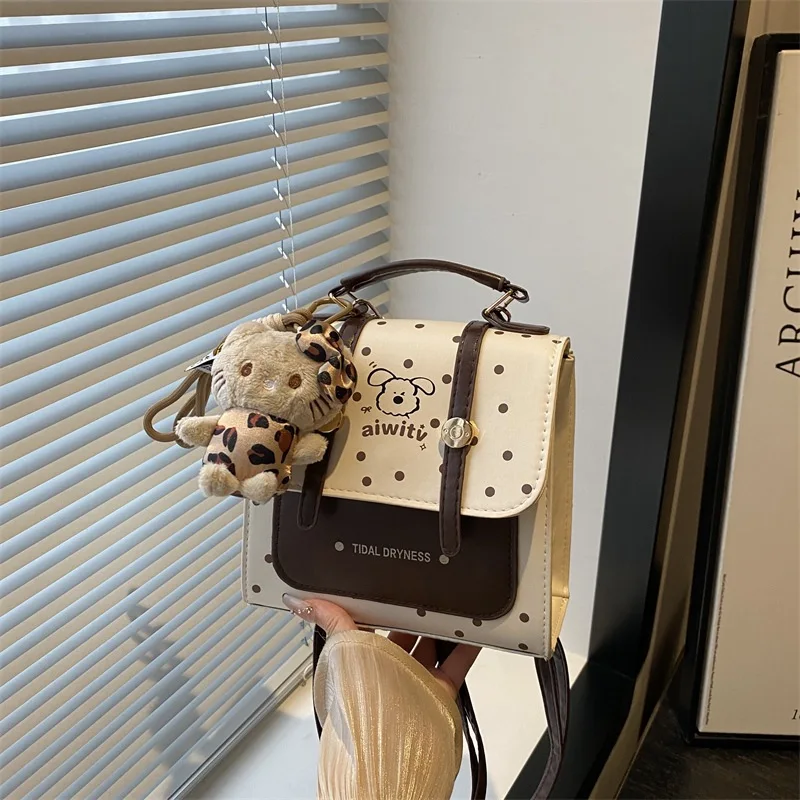 

2025 Новая пригородная ниша в студенческом стиле, простая ретро универсальная трендовая повседневная женская сумка-мессенджер на одно плечо с двойным плечом