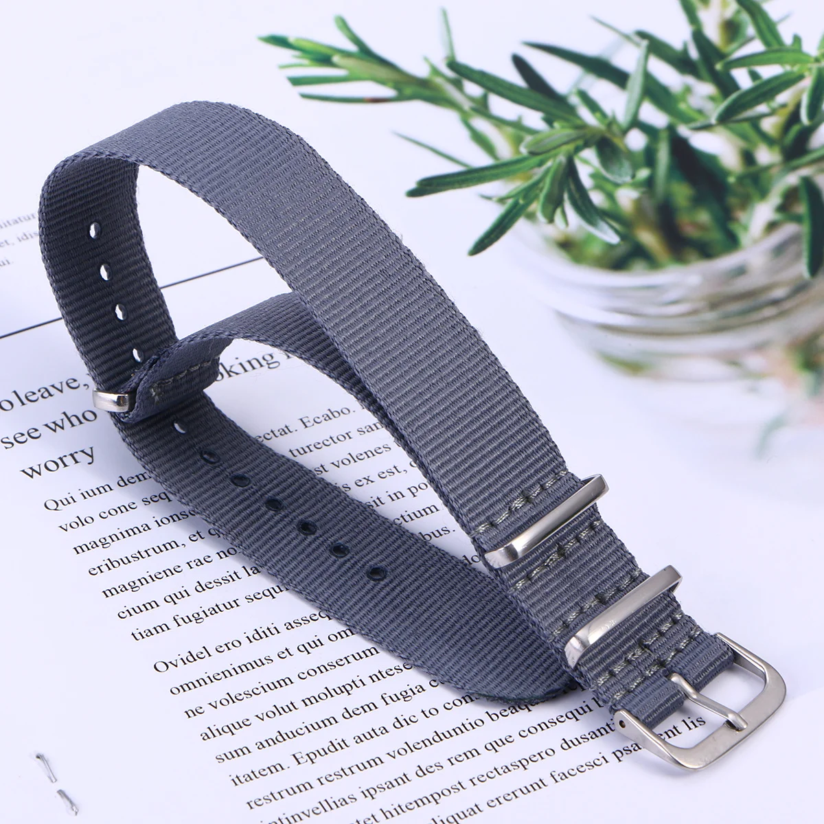 

Nylon Watch Strap 18Mm Heavy Duty Woven Band Soft Breathable Skin-Friendly Easy Install Secure Fit For Watches Grey