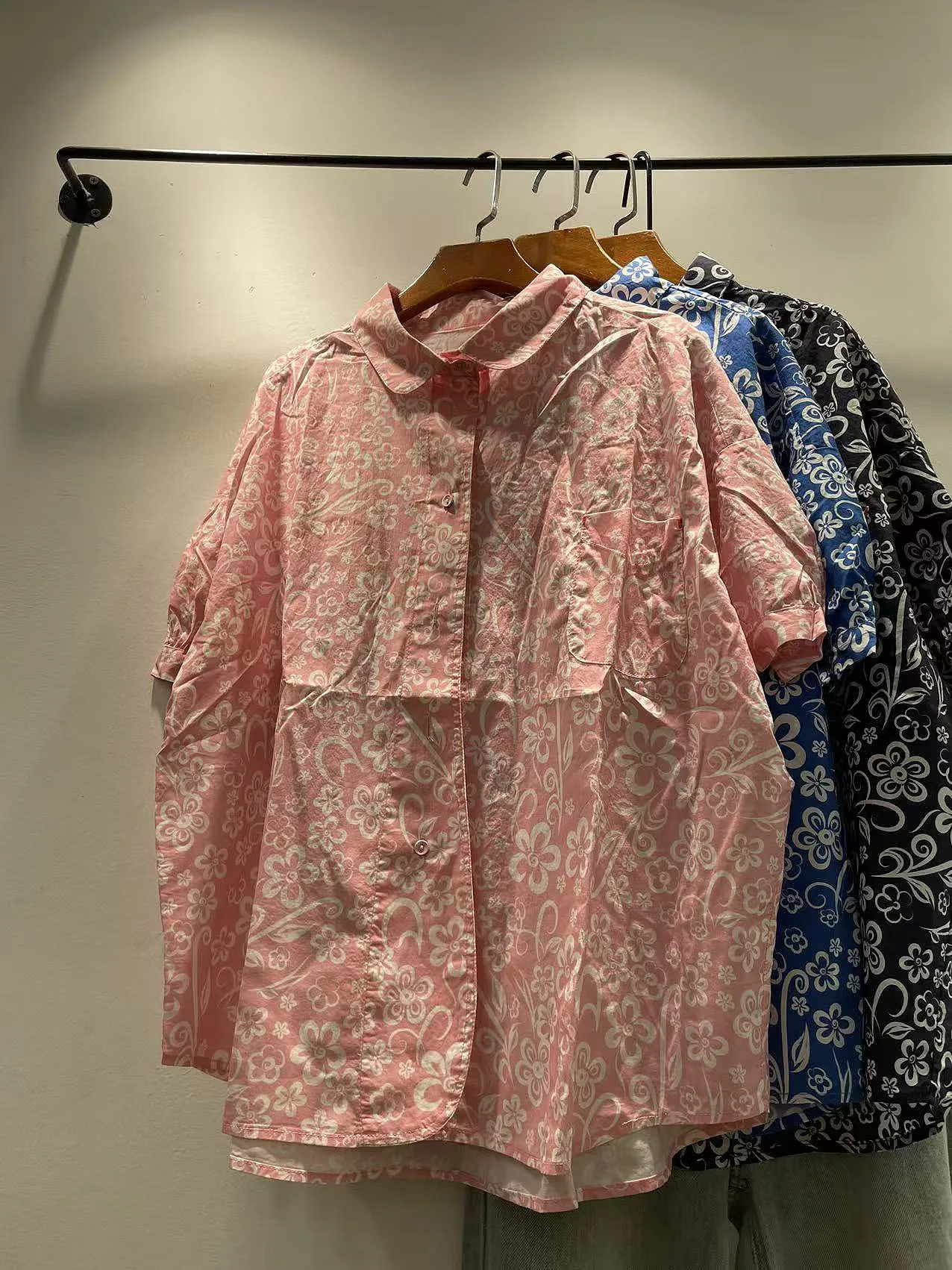 

Летняя женская модная рубашка из чистого хлопка с коротким рукавом, принтованным воротником и одной пуговицей, универсальная, повседневная, дышащая, коллекция 2026 года