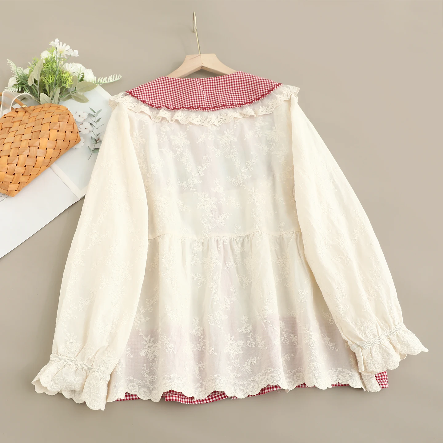 เสื้อเชิ้ตผ้าฝ้ายปักลายการ์ตูนสไตล์โมริเกิร์ลญี่ปุ่น แต่งลูกไม้ ปะติดปะต่อ คอปีเตอร์แพน แขนยาว สไตล์ลำลองสำหรับผู้หญิง