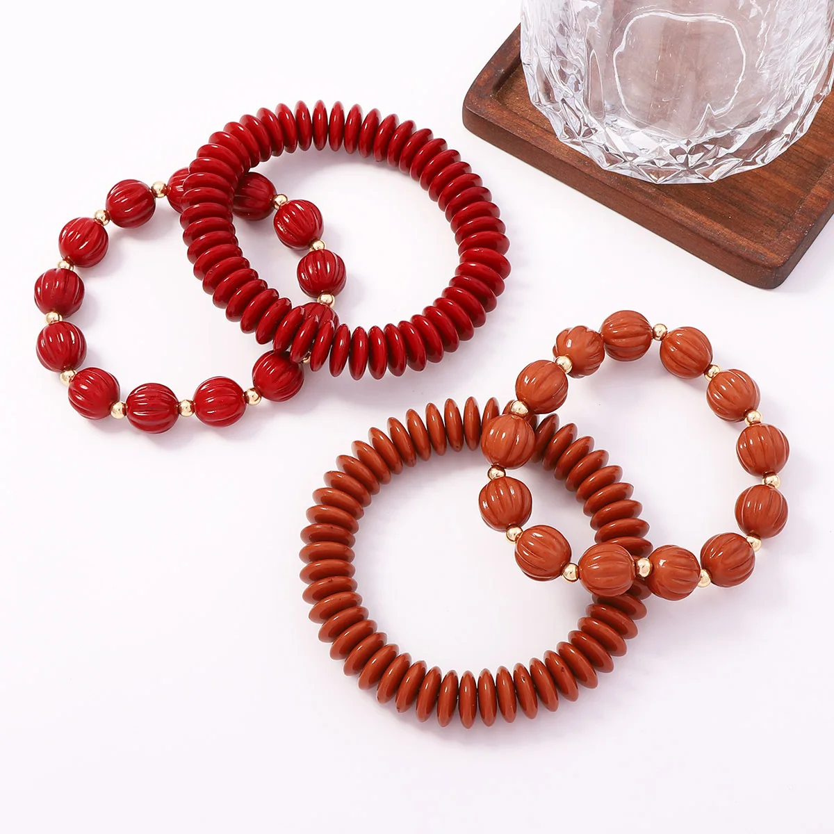 Retro Red and Brown Niche Design Beaded Stacking Bracelets, Gentle and White, Versatile for Women Commuting in All Seasons