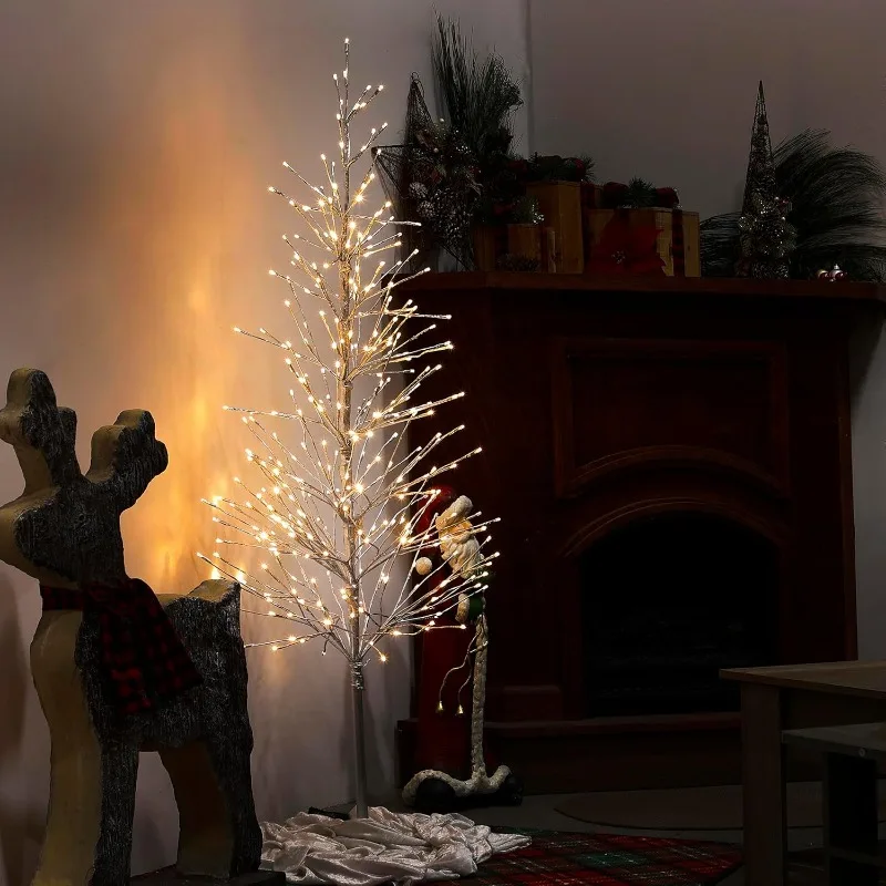 Alpine Corporation 65 بوصة ارتفاع داخلي/خارجي شجرة عيد الميلاد المصنوعة مسبقًا من رقائق الفضة مع حصة ساحة وأضواء LED 360 درجة، زينة عيد الميلاد #3