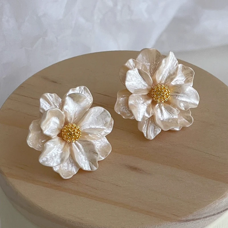 Multicolored Acrylic Flower Stud Earrings for Women Geometric Personality Fashion Folding Flowers Ball Gardenia Ear Jewelry Gift