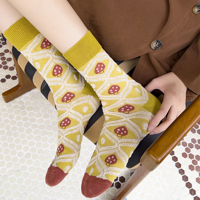 

Female retro literary personality flower mushroom autumn and winter Korean version sweet girl outside to wear mid-tube socks