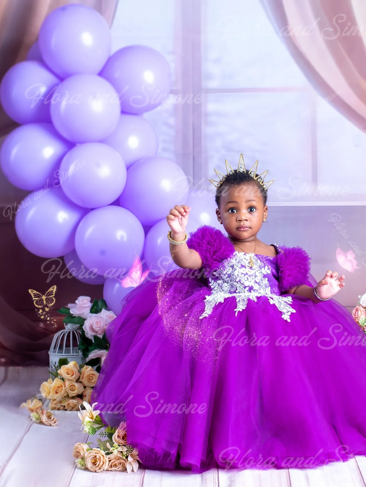 فساتين فتاة الزهور الأرجوانية المخصصة لحفلات الزفاف مع القوس الدانتيل يزين طفلة عيد ميلاد رداء حفلات التواصل الأول