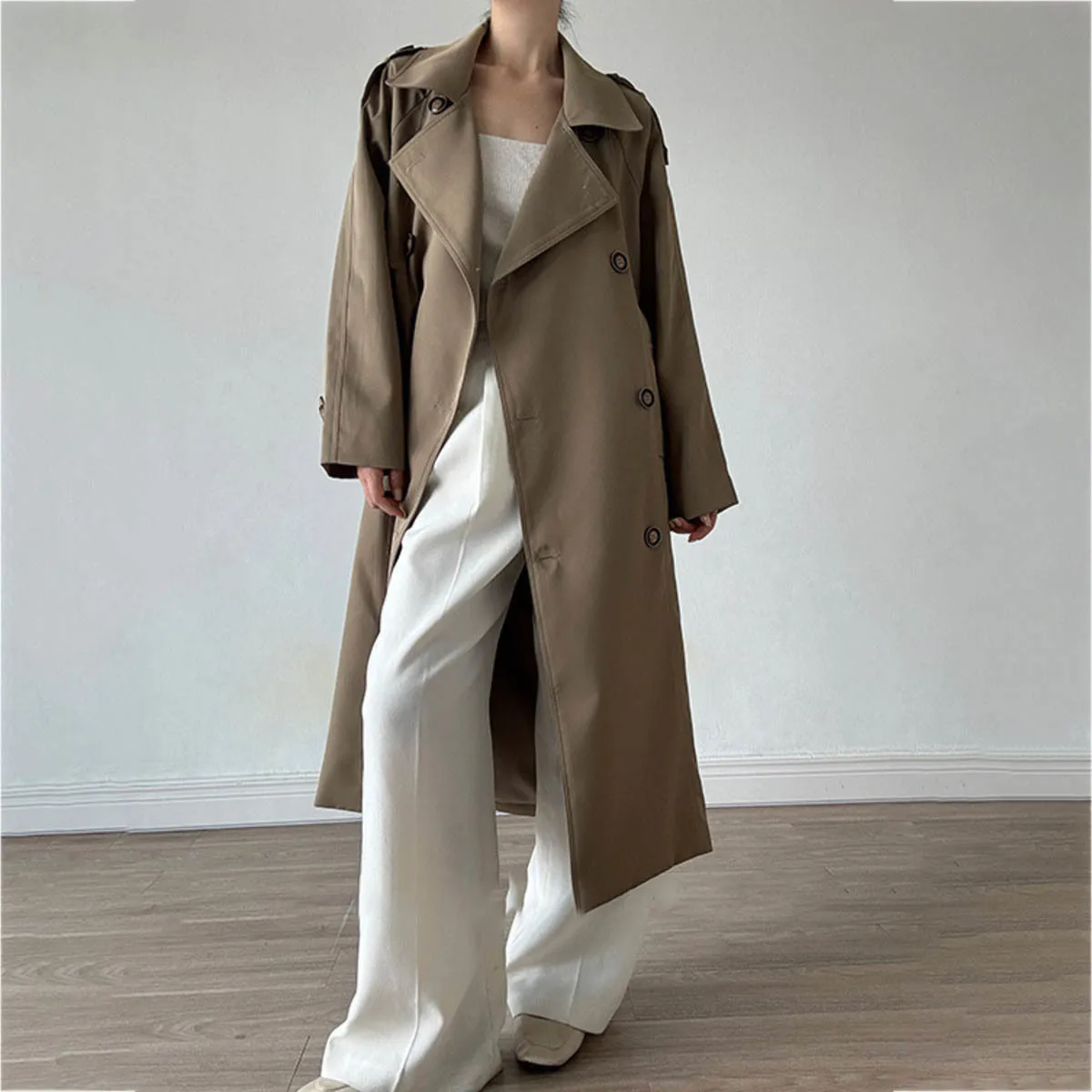 EOENKKY تصميم ذو ياقة بلون سادة وصدر مزدوج - معطف نسائي طويل فضفاض عالي الجودة بتصميم ربيعي جديد 2025