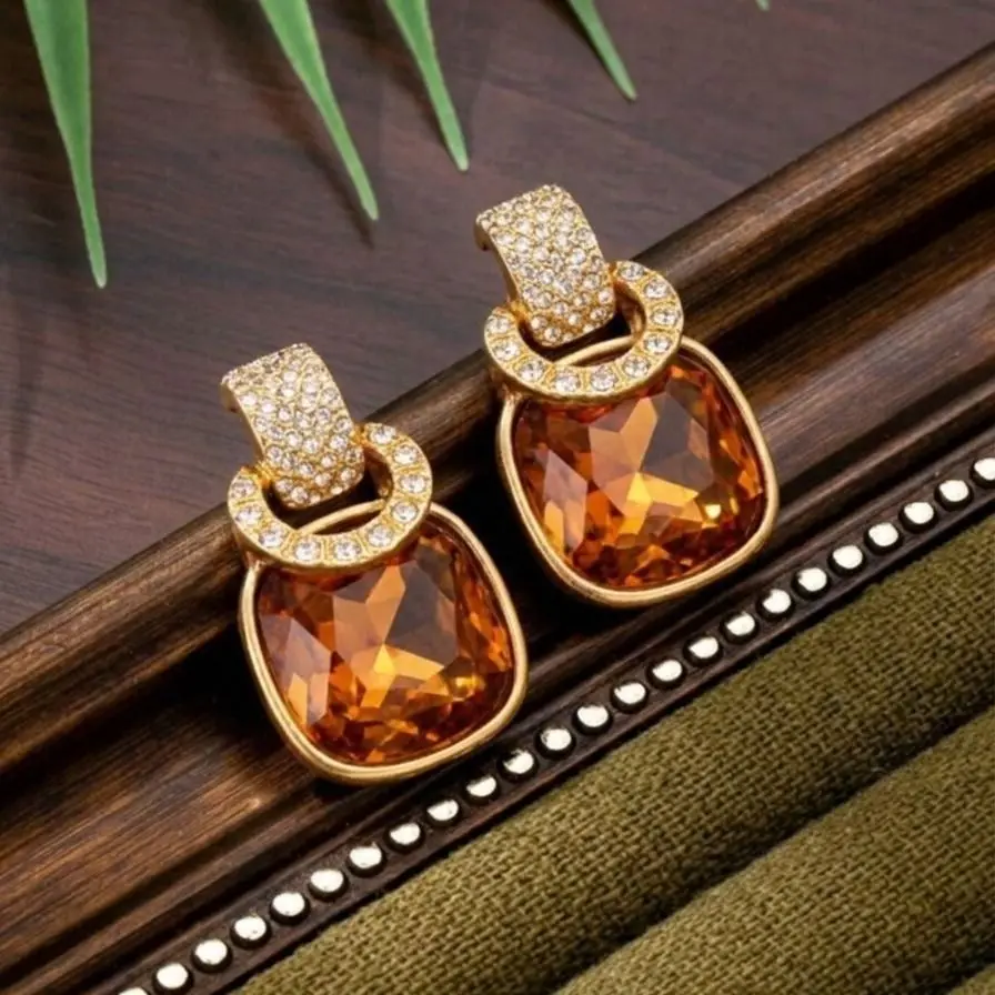 Ladies' Elegant Earrings with Rhinestone Inlaid Geometric Blocks, Light Luxury Temperament, High-End and Personalized Design