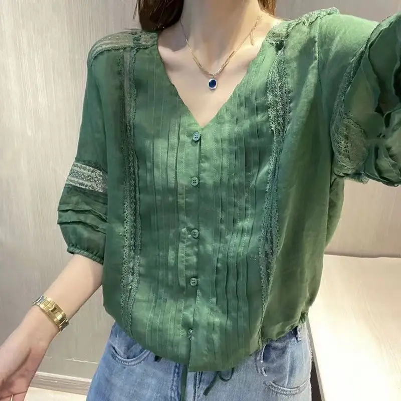 

Lace Spliced single-breasted V-neck Shirt for Women in Summer Versatile Design Niche and Unique High-end Retro Shirt