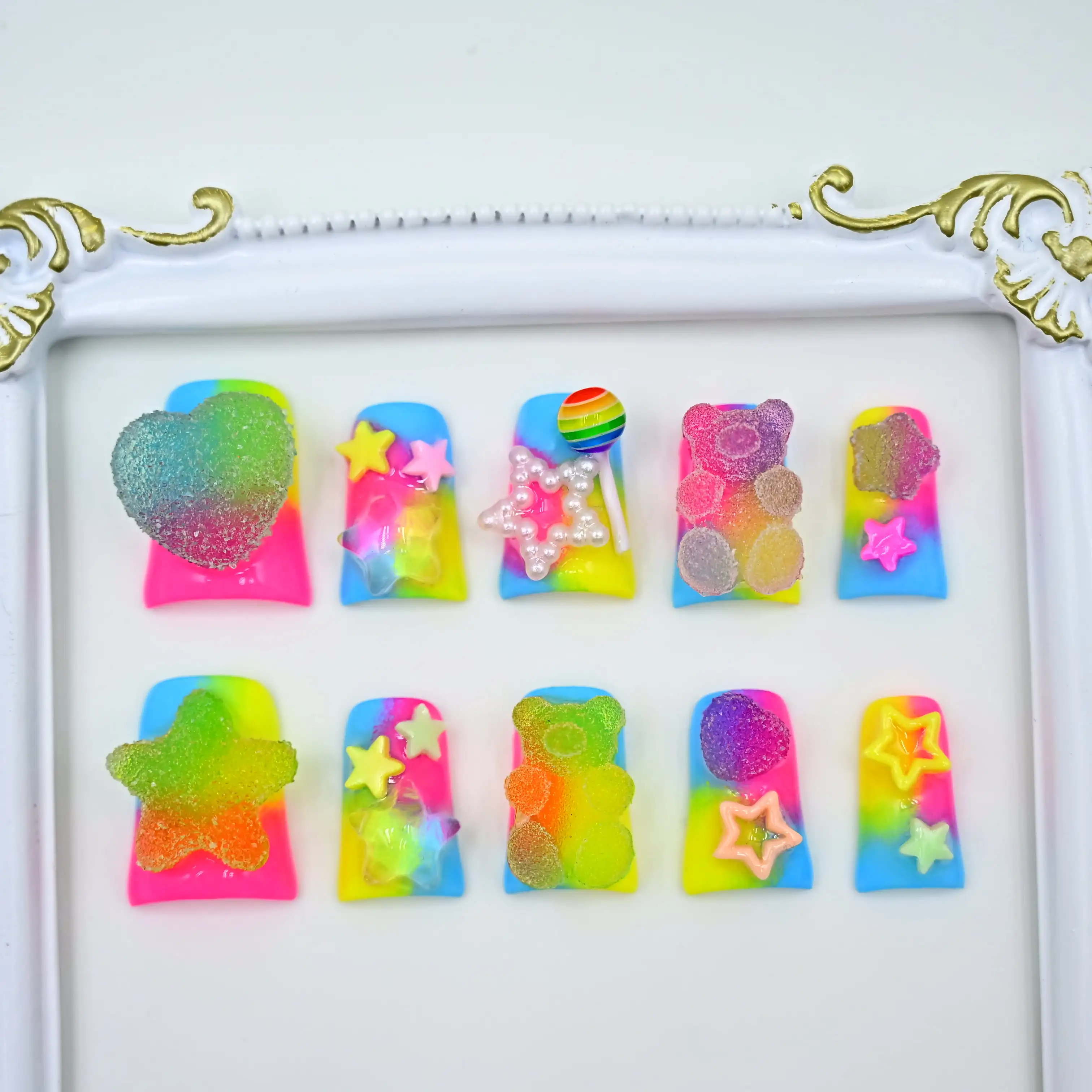 เล็บปลอมทำมือ สไตล์ลูกกวาดสุดฮิต ทรงปากเป็ดสั้น แฟชั่นหวานซ่อนเปรี้ยว