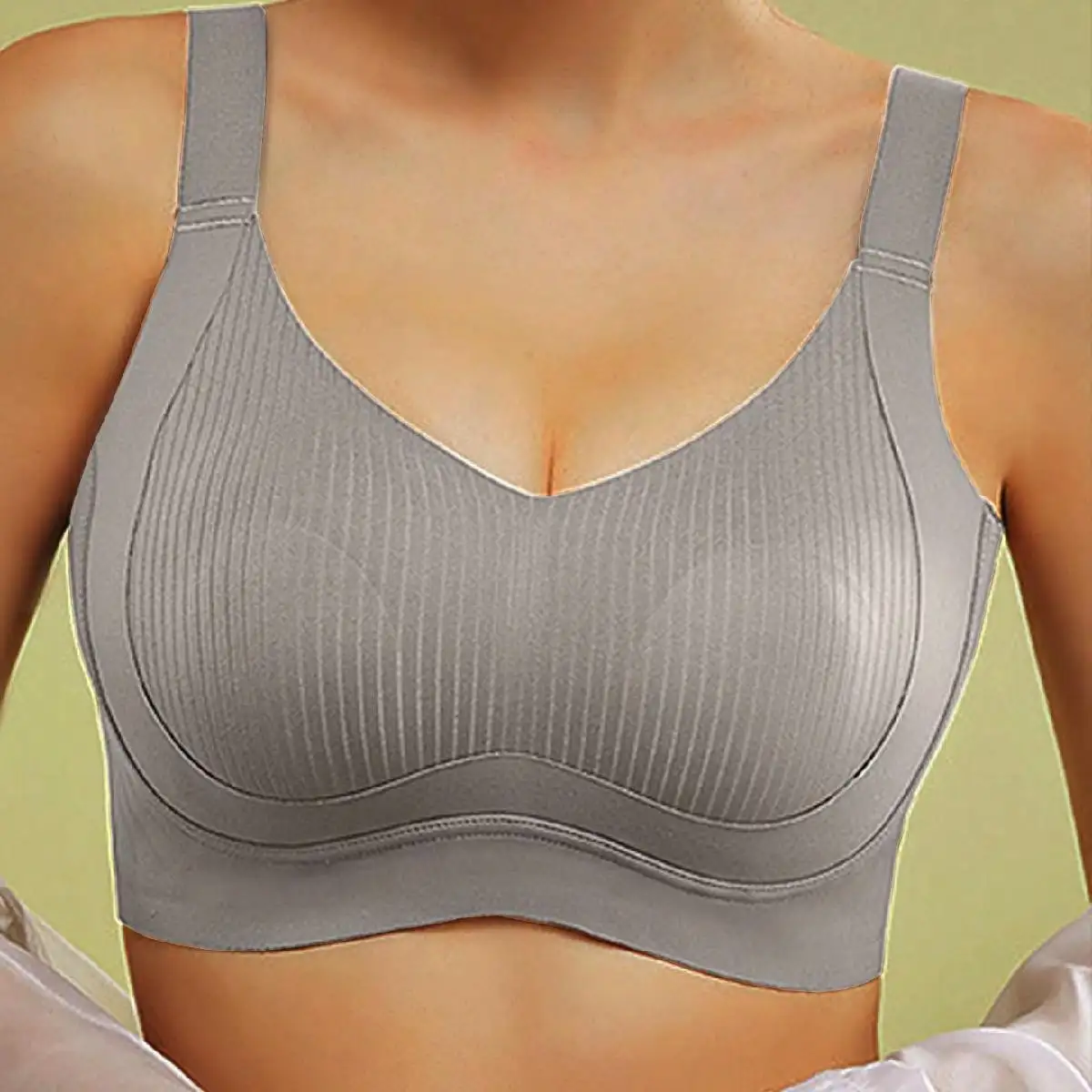 Women\'s seamless bra with large chest small and comfortable breathable full cup top support gathered and anti sagging design