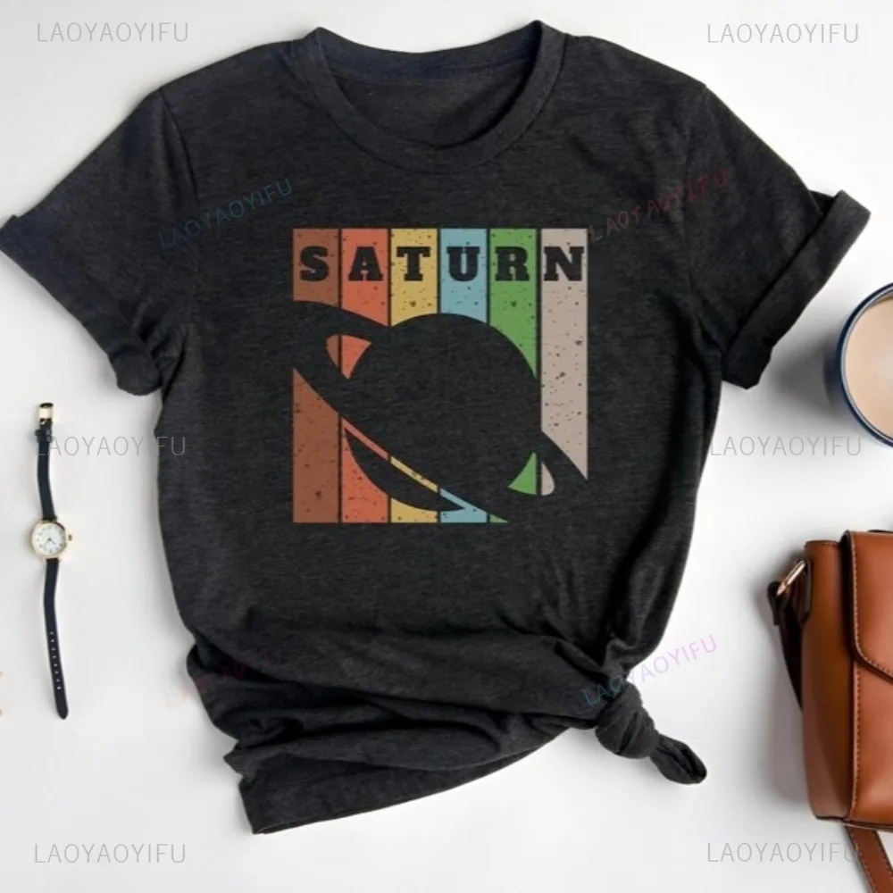Retro Solar System Planet Saturn Graphic Printed T-Shirt Minimalist Vintage Style Cosmic Space T Shirt Casual Fashion Tshirt