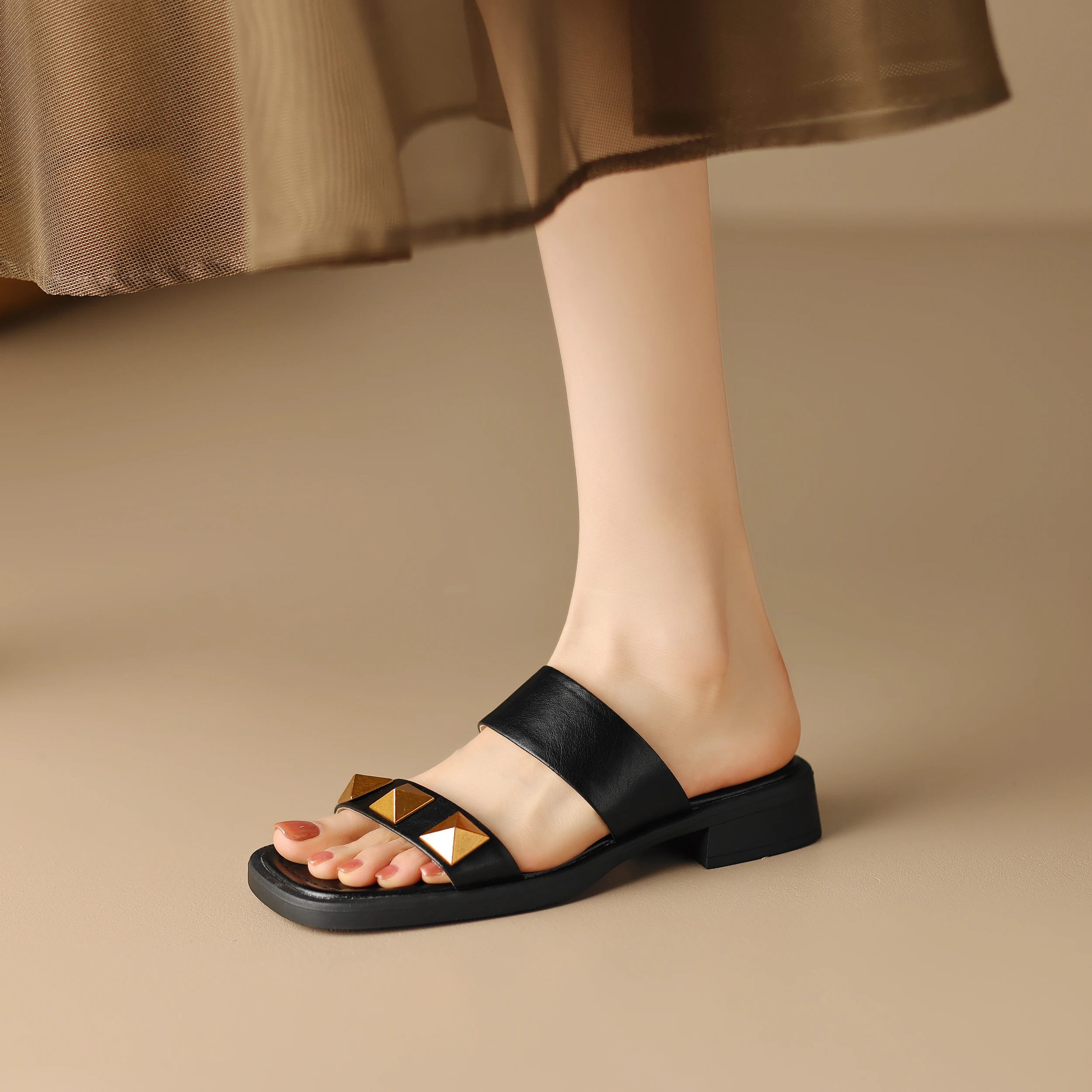 

Genuine Leather Retro Rivets Women Summer Slippers Fashion Casual Heels Women's Sandals