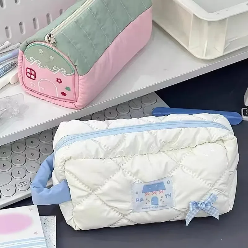 Estuche para lápices, bolsa para bolígrafos con lazo azul, papelería con forma de corazón para niña, bolsas de almacenamiento portátiles, bolsa de maquillaje con cremallera, suministros escolares de gran capacidad