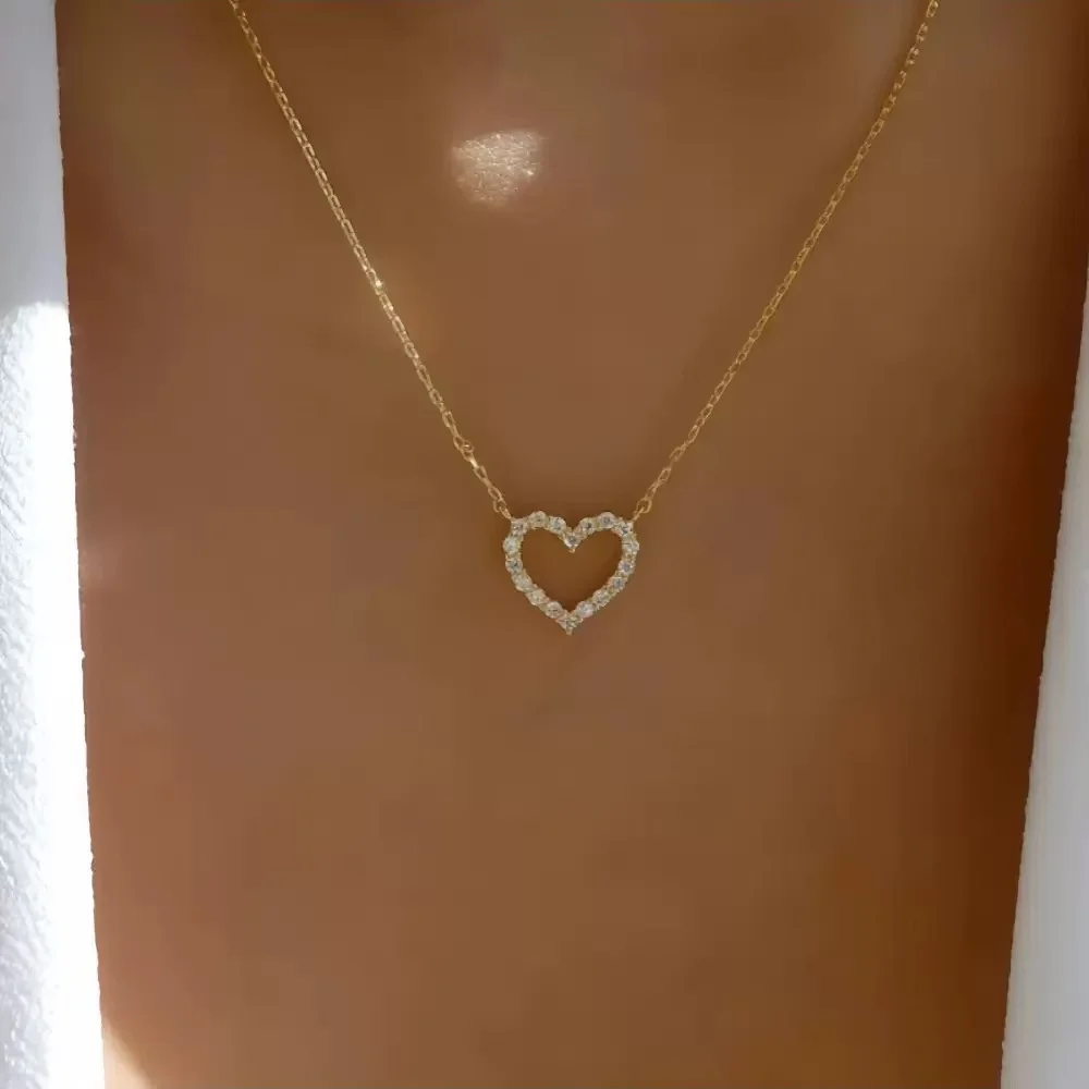 NONE Collier pendentif en forme de cœur ajouré exquis et charmant pour femme, collier simple en zircon romantique, bijou à la mode pour femme