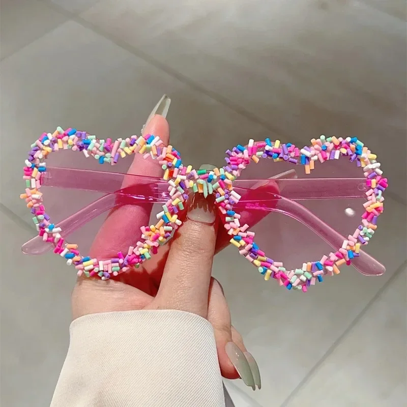 Popular y2k Vintage Love Heart Sunglasses Women For Men Luxury Brand Design Sun Glasses Punk Cake Candy Pink Cute Party Eyewear