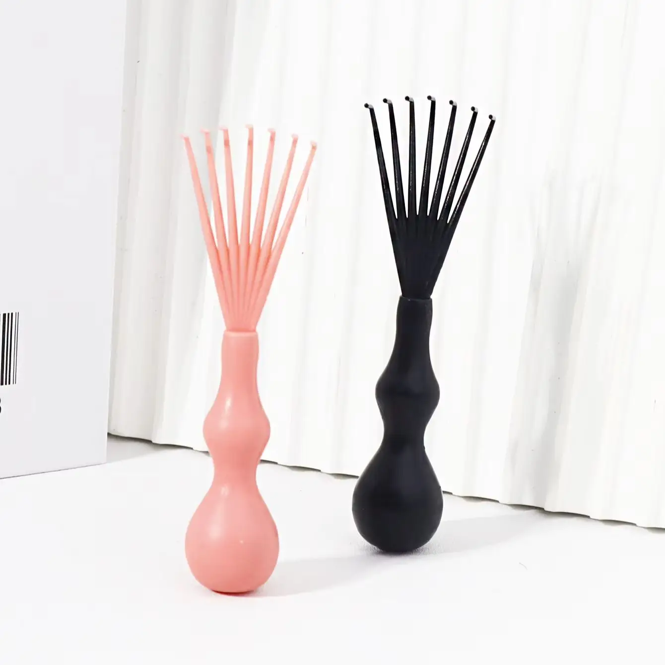 

1pc brush cleaning tool, comb cleaning claws, plastic bristles, mini comb cleaning rake Special for real hair wigs