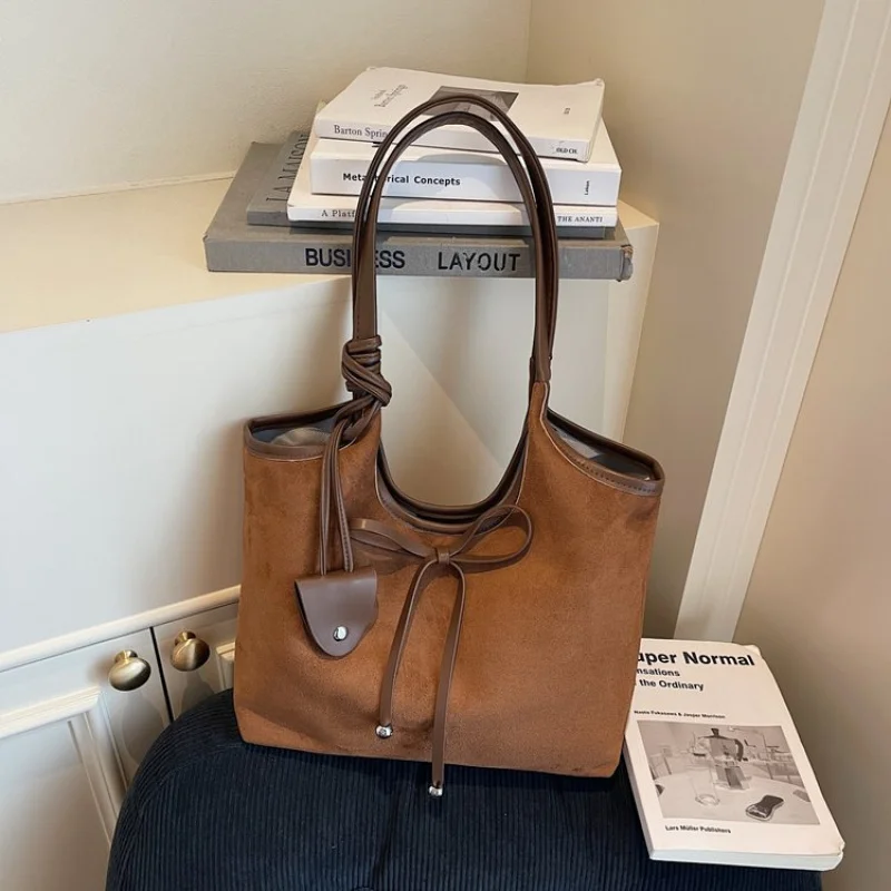 حقيبة ماسنجر نسائية فاخرة مصنوعة من الجلد المصنوع من الألياف الدقيقة ذات مظهر ناعم وخفيف الوزن