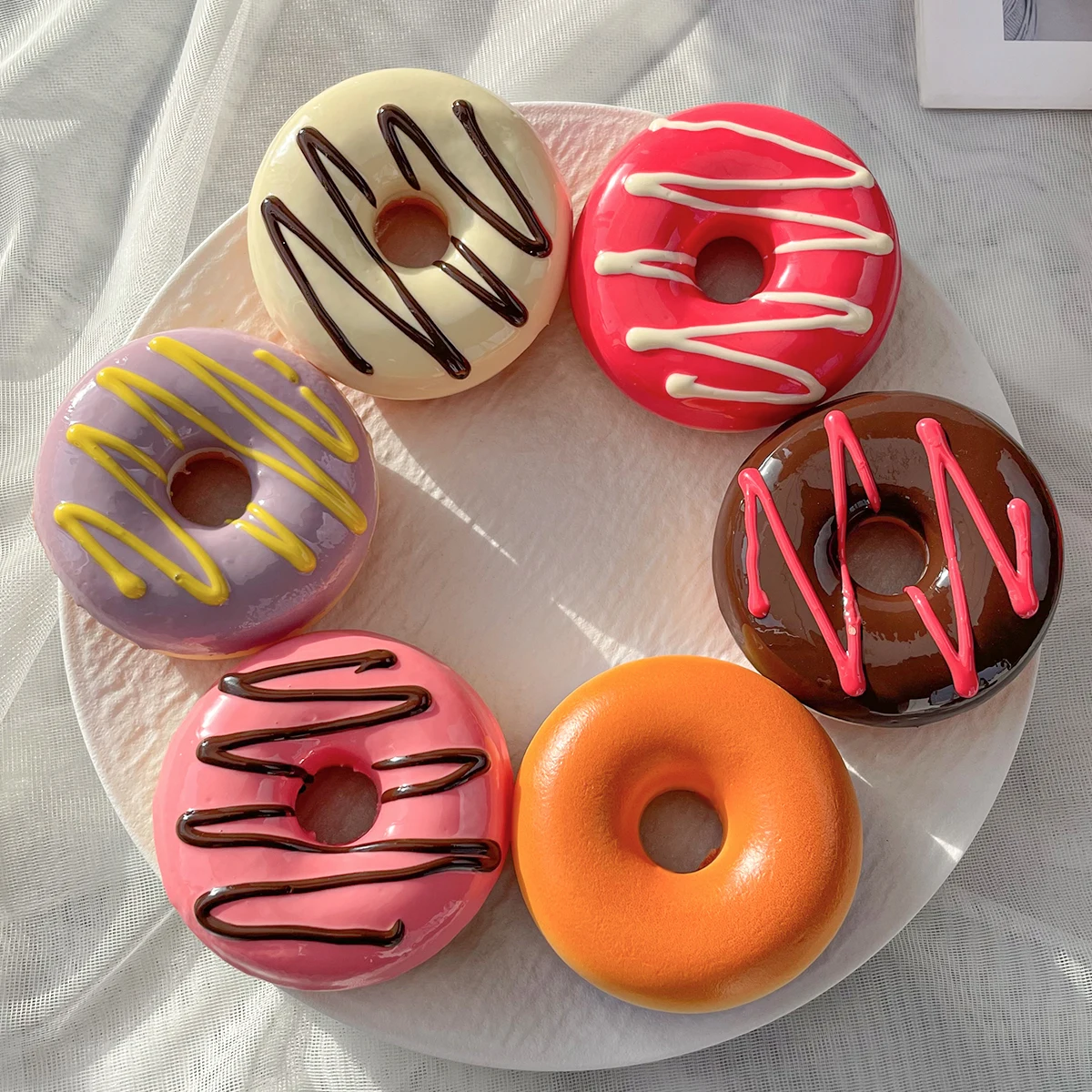 3-teiliges Set Künstliche Donuts, Fake-Donut-Modelle, Simulierte Desserts für Fotografie-Requisiten, Bäckerei-Schaufenster-Dekoration, Heimküchen-Deko – Detail 10