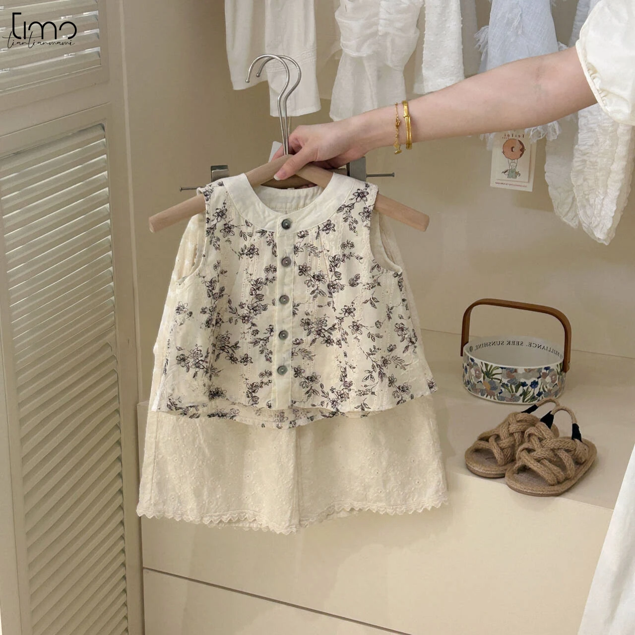 

Baby Girls Sets Fashion Retro Cotton Linen Floral Sleeveless Baby Shirt Wide Leg Pants 2025 Summer New Korean Style Kids Sets