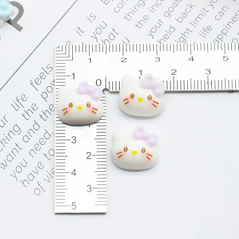 50 ชิ้นเคลือบเงา Hello Kitty โบว์เล็บ Charms - ธีมวันหยุดเรซิ่นเล็บสําหรับงานรื่นเริงเล็บ