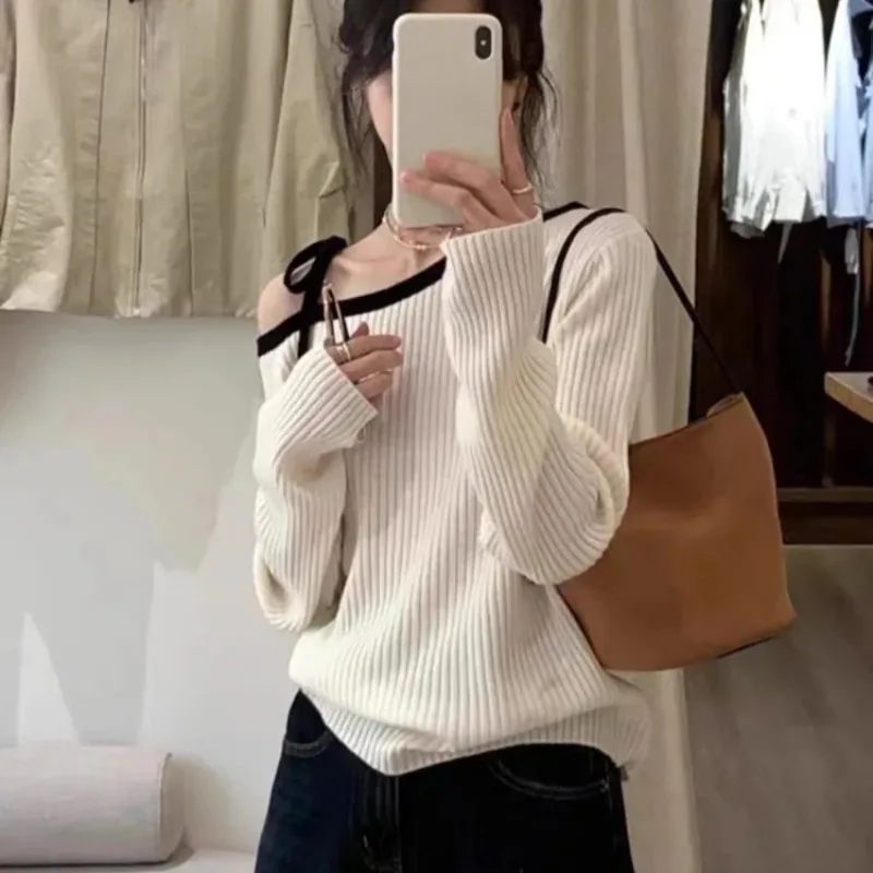 Minimamente cor contrastante fora do ombro emagrecimento camisola de malha de manga longa feminina outono inverno suave casual pulôver topos