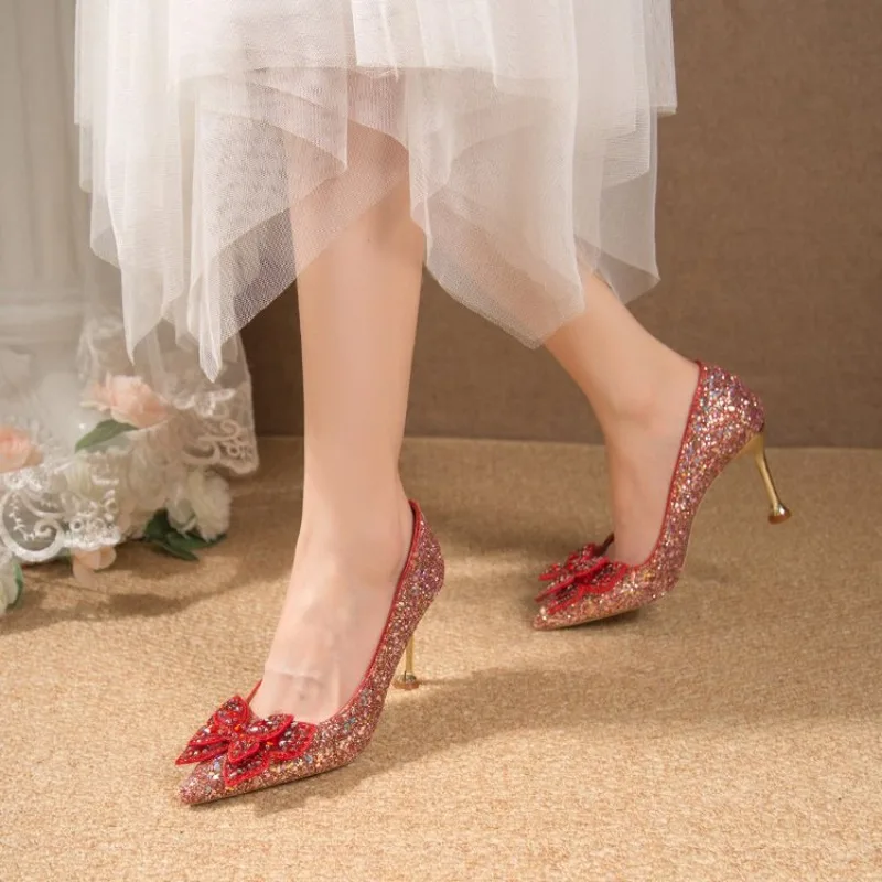 

Лидер продаж 2026, новая модная женская свадебная обувь со стразами, годовая обувь, роскошная декоративная женская обувь с пряжкой для банкета, туфли на высоком каблуке