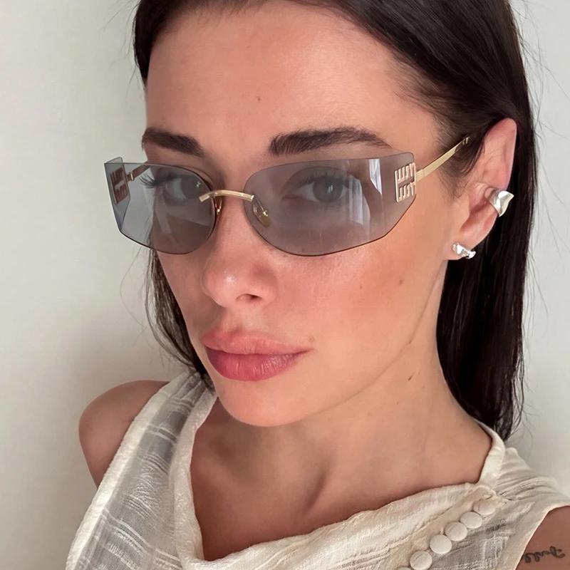 Hochwertige Randlose Rahmenlose Sonnenbrille für Damen Luxuriöse Personalisierte Y2k Gebogene Metallbuchstaben Sonnenbrillen Damenschattierungen – Detail 2