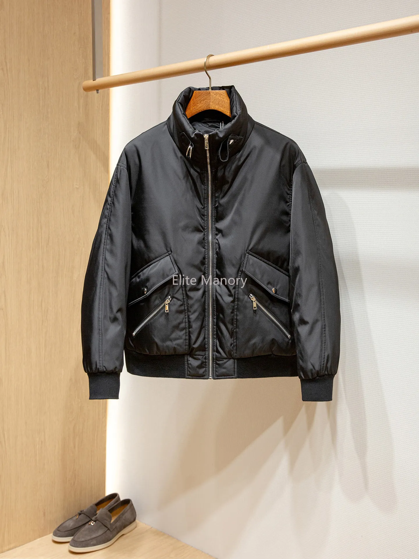 

Fluffy warm white goose down filled, men's loose version stand-up neck down jacket