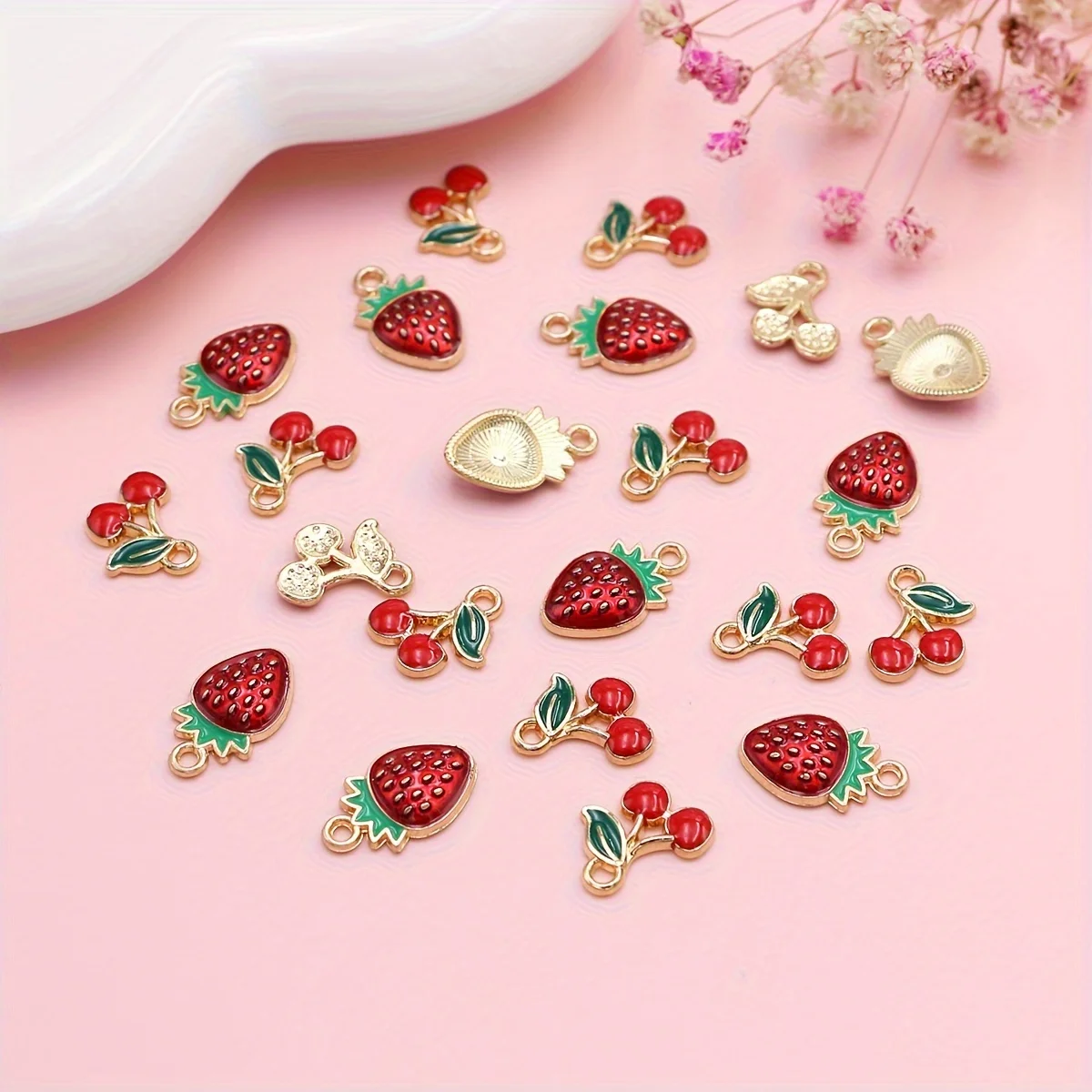 20 قطعة مطلية بالذهب الأحمر الكرز سحر الفراولة المعلقات لصنع المجوهرات عقد دي اي واي أساور أقراط مفتاح ملحقات السلسلة