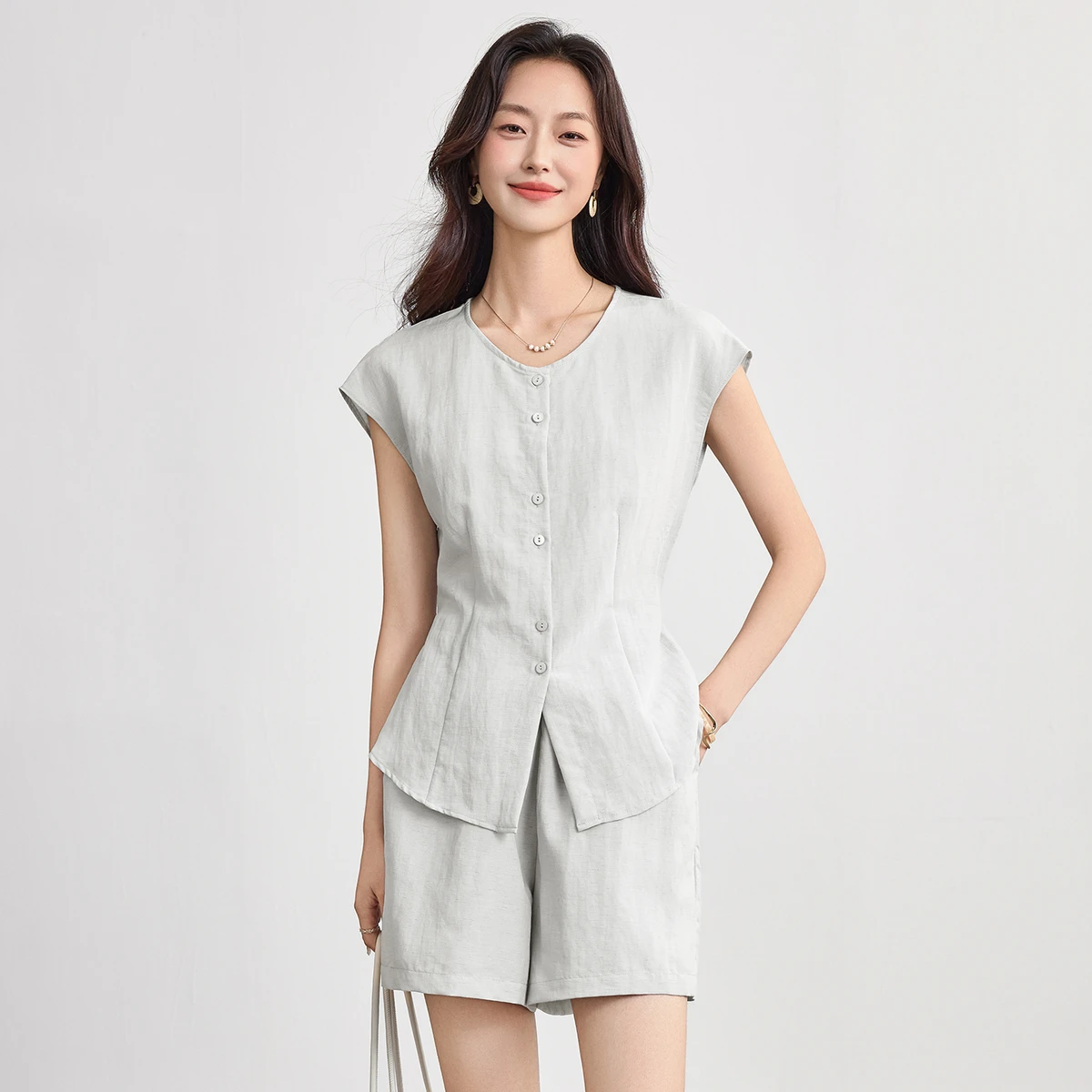 

Женский комплект SENTUBILA из лиоцелла для повседневной носки: топ без рукавов с круглым вырезом и прямые шорты с эластичным поясом, лето 2026, 152ZA2959