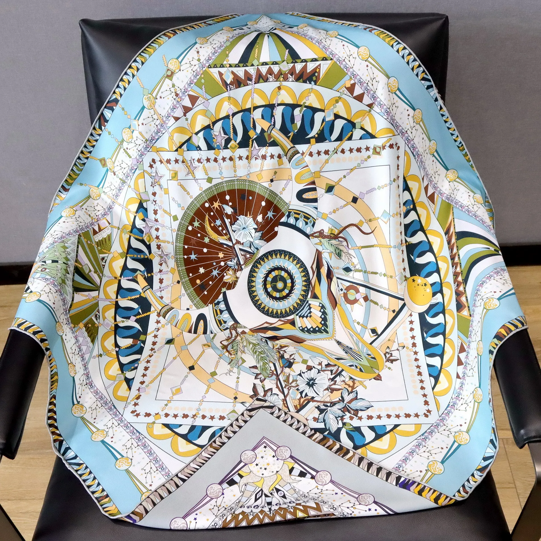 

High-end Elegant Women Fine Gold Taurus Double-sided Print Quality 18MM Twill Silk Hand-rolled Edge Large Square Scarf Shawl