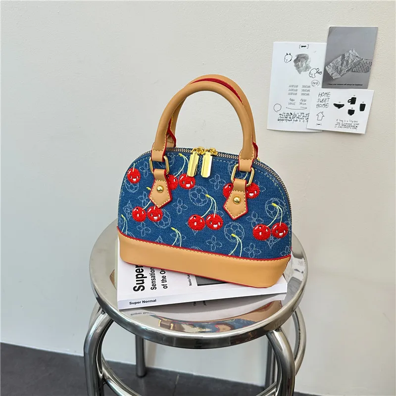 Torba dla mamy, modna, stylowa, designerska, skórzana torba typu tote, duża pojemność, jednolity kolor, uniwersalna, do dojazdów do pracy i na czas wolny.