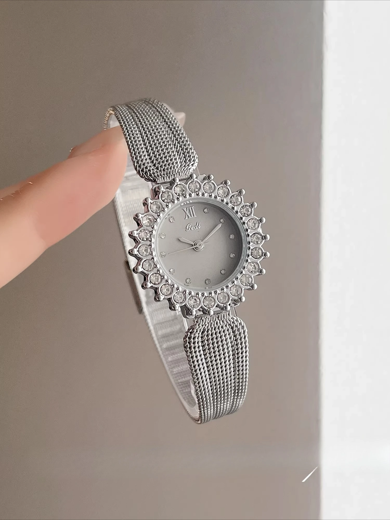 New Model Sunflower Design Women'S Watch Elegant And Simple Quartz Wristwatch 2026. A Suitable Item For Women. Unique Timepiece.