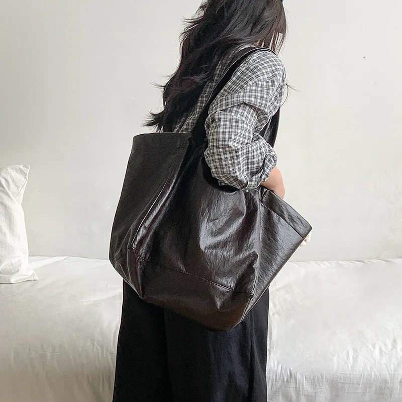 

2026 Retro Large-capacity PU Shoulder Bag, High-end Tote Work and Commuting Designer Luxury Bag