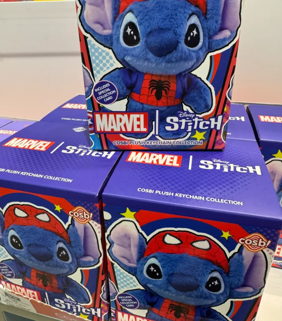 En Stock, juguetes calientes genuinos, Stitch Cosbi, la más quiere convertirse en serie, caja ciega, llavero con colgante de superhéroe, regalo para niños y niñas