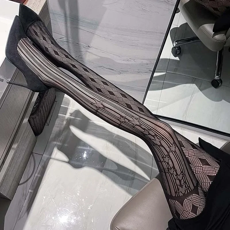 Nowy asymetryczny Design seksowna siatka rajstopy damskie w czarny pasek rajstopy kabaretki romb geometryczny wzór bodystocking majtek