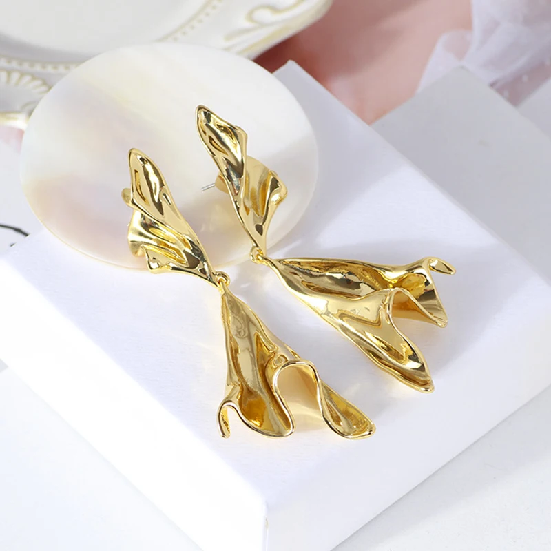 HUANZHI Korea Fashion Gold Color Folds Irregular Metal Stud Earrings For Women 925 Silver Needle Girls Retro Jewelry Gift