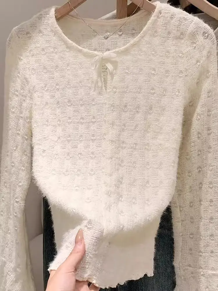 เสื้อยืดแขนยาวลายลูกไม้ฉลุลายสไตล์ฤดูใบไม้ร่วงสำหรับผู้หญิง ดีไซน์แฟชั่นทรงกระดิ่ง สวมใส่สบาย สไตล์เกาหลี