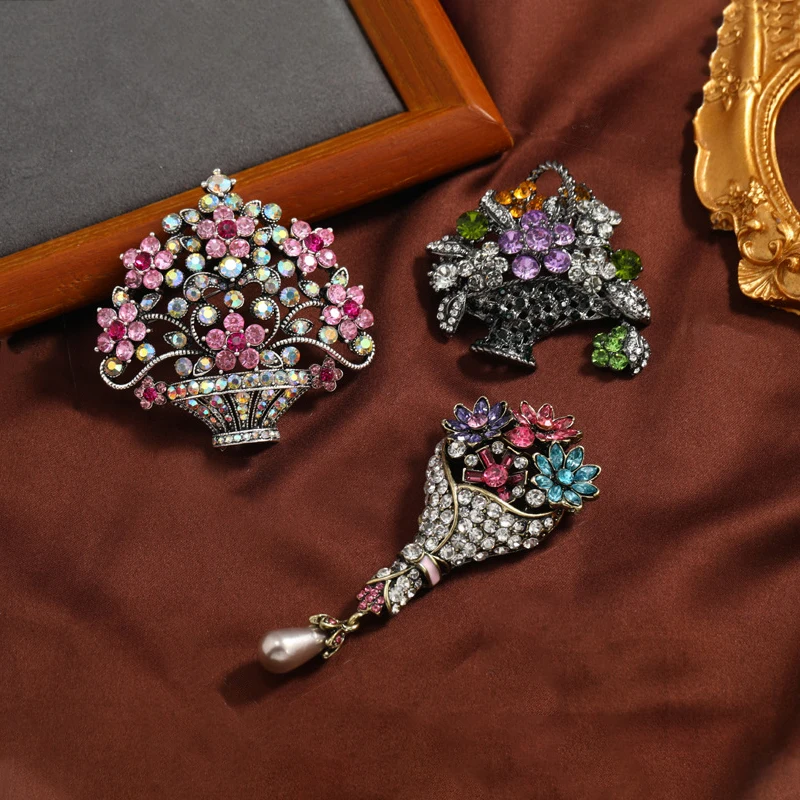 Lady Vintage Full Crystal Flower Basket Brooch Shiny Renaissance Creative Bouquet Pins Women's Fashion Coat Decoration Badges