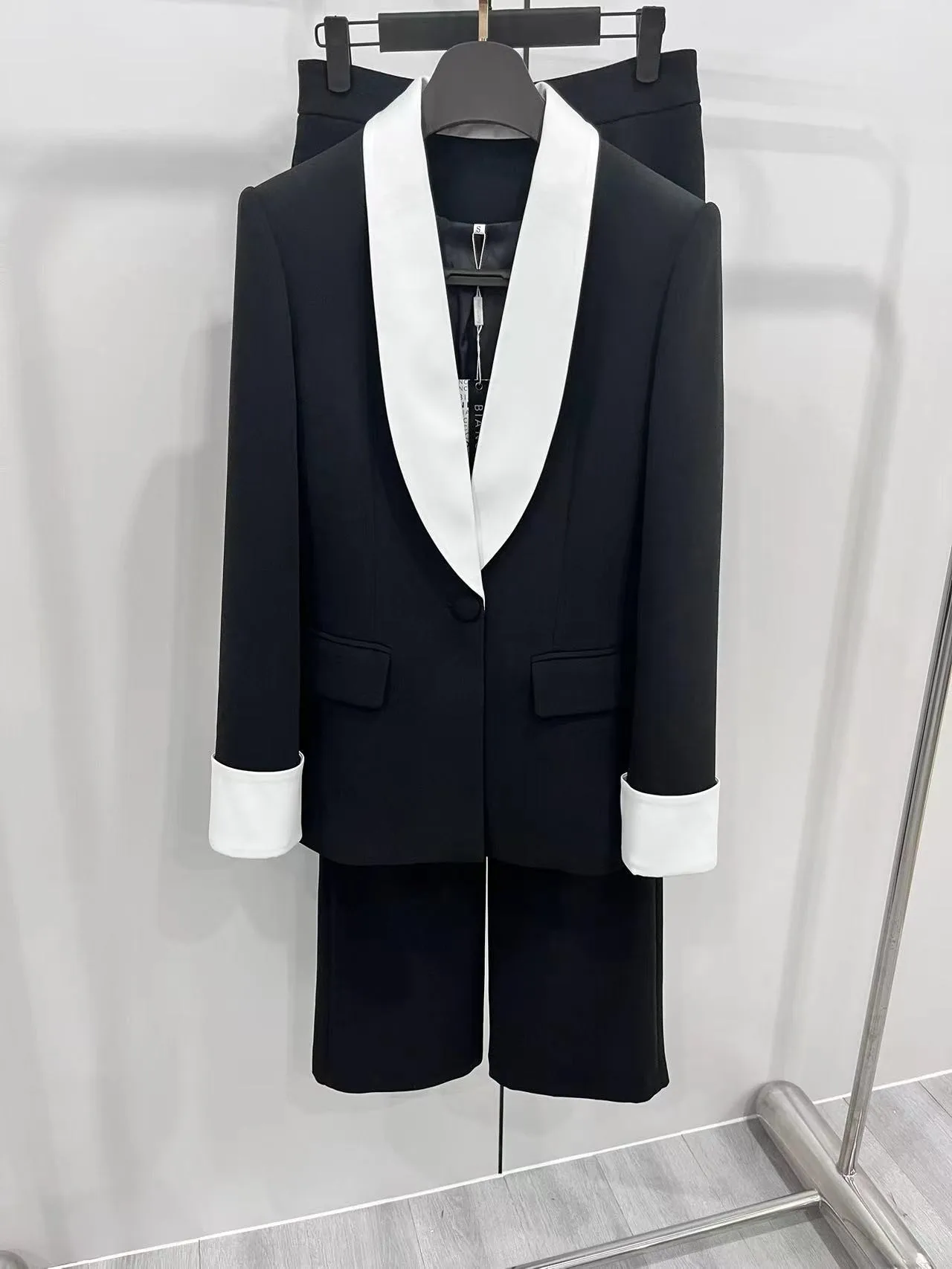 Spot 2024 new star fashion one-button commuter temperament suit