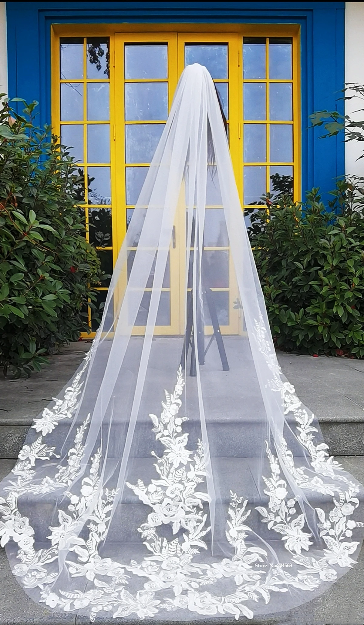 Romantic Flora Chapel Veil Lace Wedding Veil 2.5m 3m Long Bridal Veil with Comb MM Wedding Accessories