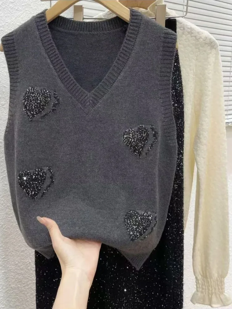 

Весенний вязаный жилет с V-образным вырезом и пайетками, женский, 2025, новая модная верхняя одежда, приталенный крой, удобный, мягкий, в корейском стиле